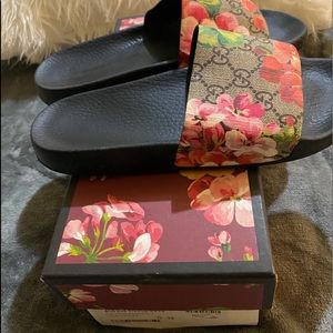 Gucci Blooms Supreme Floral Slide Sandal